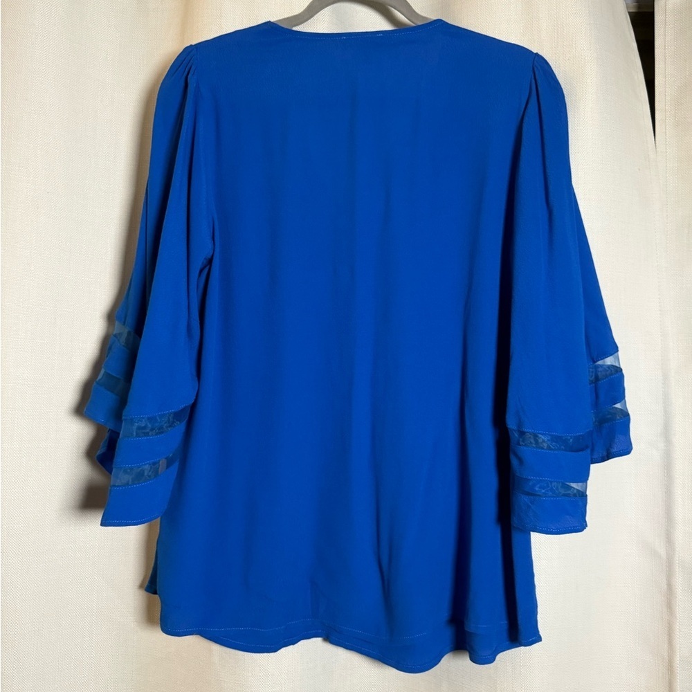 Chelsea28 Bell Sleeve V Neck Blouse Medium - Picture 2 of 7